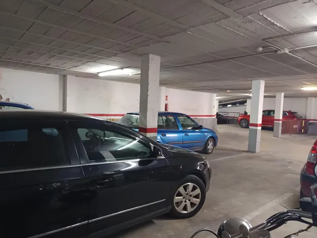 🅿️ Plaza de parking doble en zona Carrilet – amplia, segura  - foto 5