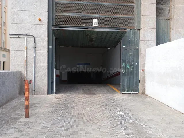 PLAZA DE GARAJE PARA COCHE GRANDE EN CALLE MEDINA SIDONIA — 2