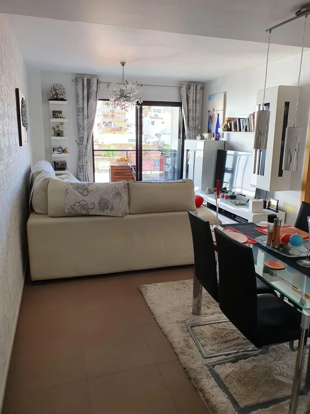Apartamento de 2 dormitorios en venta en Benidorm Centro con plaza de parking y trastero — 2