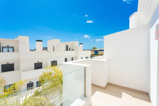 VIVIENDA ADOSADA A ESTRENAR