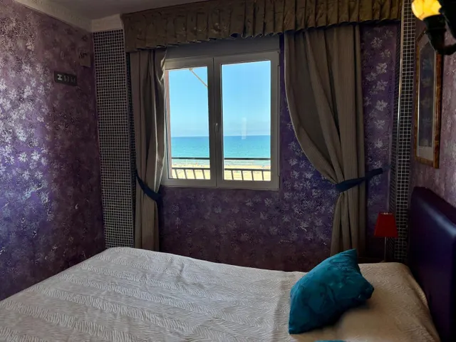 Apartamento en primera línea de playa de Gandia en residencial con piscina comunitaria, garaje y trastero. — 26