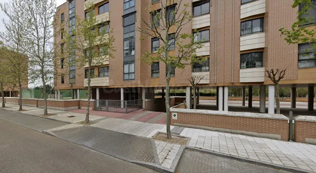 SE VENDE PLAZA DE GARAJE PARA MOTO EN ZONA NUEVO HOSPITAL — 5