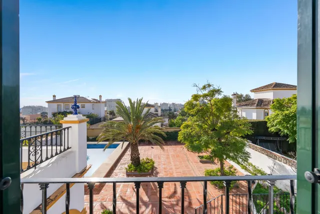 Villa Independiente de Estilo Andaluz en Arroyo de la Miel – Parcela de 813 m2 — 19