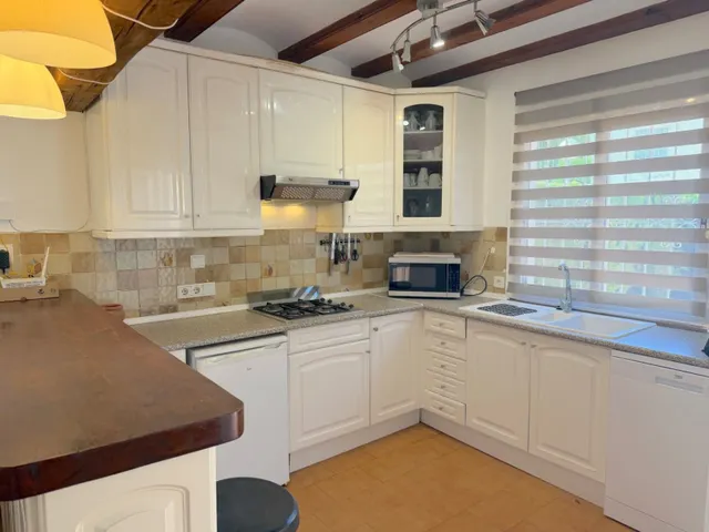 Encantador bungalow esquinero de una sola planta en Moraira Park — 8