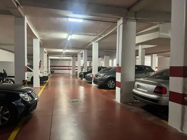 Plaza de aparcamiento en calle Florenci Vives, Tarragona — 7