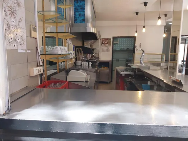 SE VENDE  BAJO CON NEGOCIO DE BAR SIN TRASPASO — 4