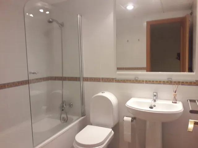 ESPECTACULAR PISO EN NERVIÓN DE 3 habitaciones, SALÓN, COCINA, 2 BAÑOS Y GARAJE. — 5
