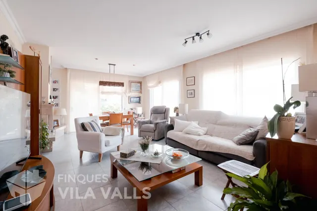 Casa con terraza, jardín y amplios espacios — 12