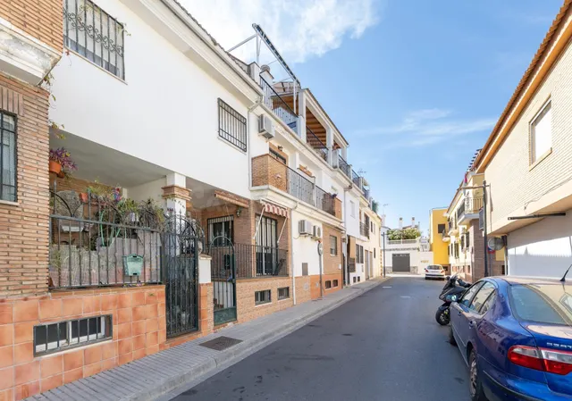 Vive en el corazón de Armilla: 4 dormitorios, patio, terraza - foto 2