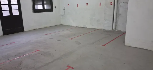 PLAZAS DE PARKING ESPECIALES PARA MOTOS — 4
