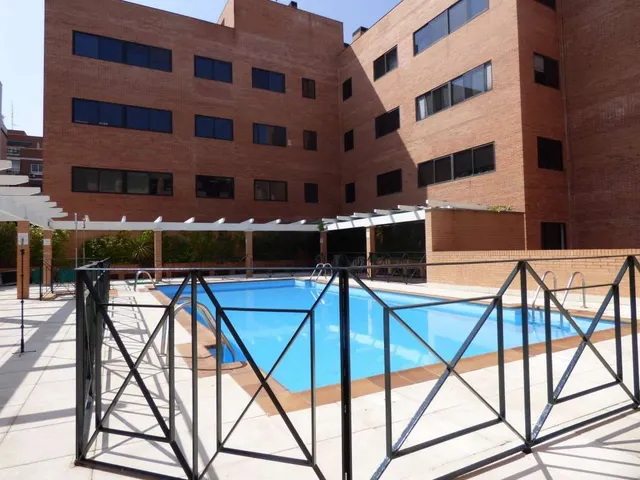 Ciudad Jardín, Chamartin. 3 dormitorios 2 wc garaje y piscina. — 24