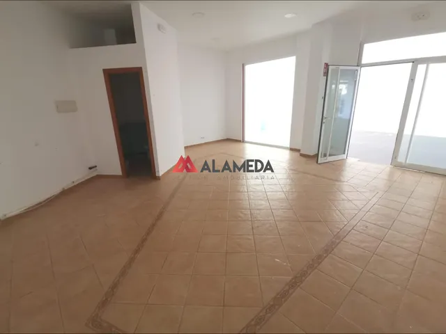 LOCAL COMERCIAL EN CENTRO COMERCIAL NOVO CENTER — 13