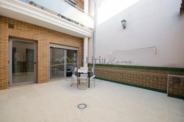 Ref. 04409. Casa de pueblo adosada con amplio patio, terraza y garaje en Vilamarxant. — 4