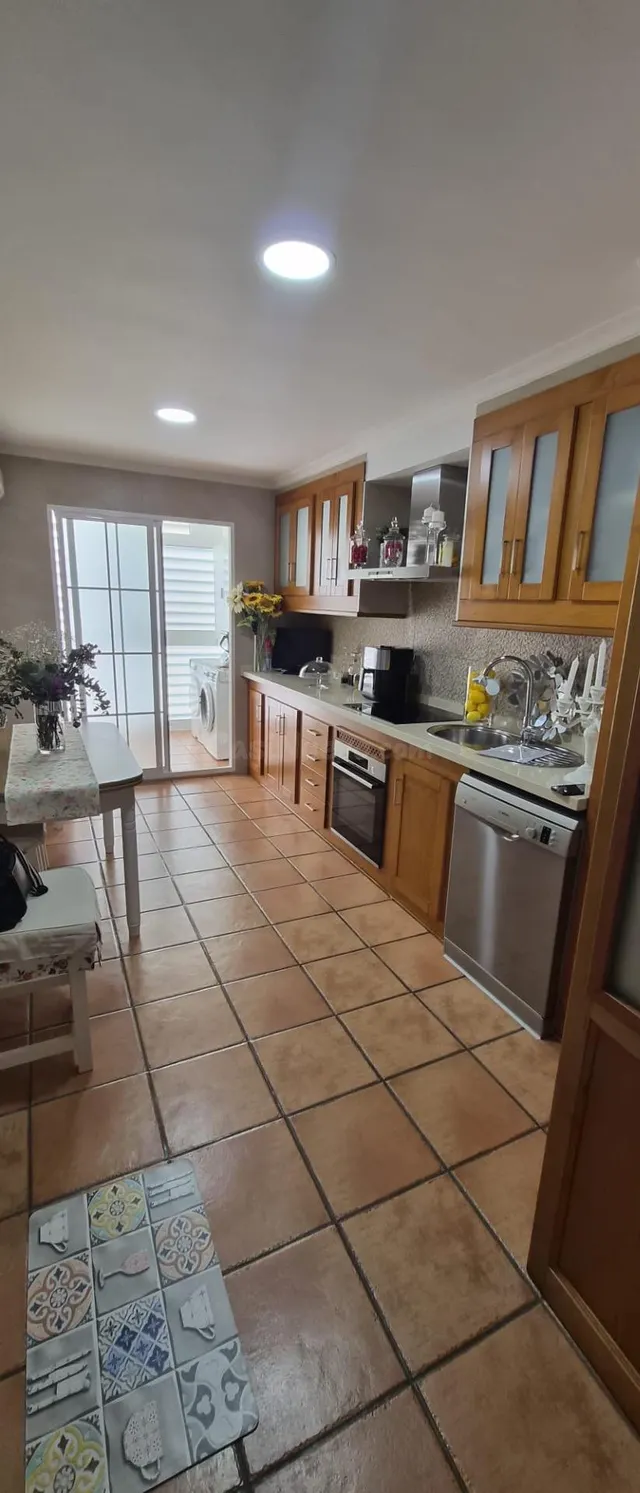 Amplia vivienda con piscina en una de las mejores zonas resi