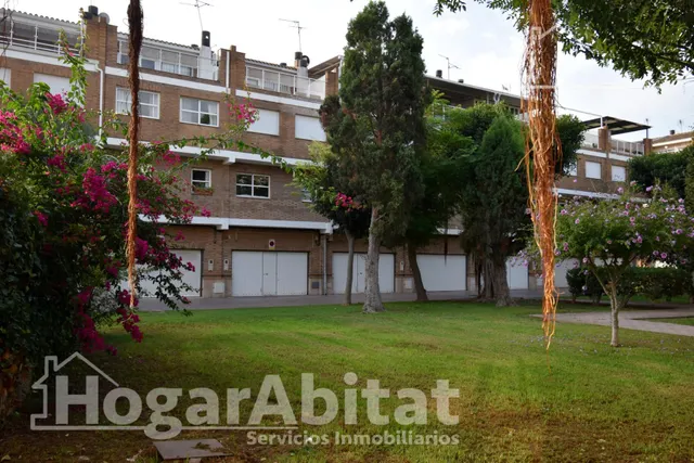 Espacio, luz y tranquilidad familiar en este amplio adosado con garaje — 37