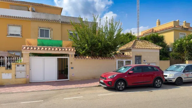 Casa con jardín privado, solárium y gran potencial en Ciudad Quesada — 8