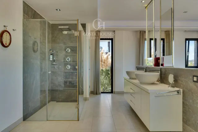 Villa vitalis · arquitectura, luz y bienestar privado frente al montgo javea — 11