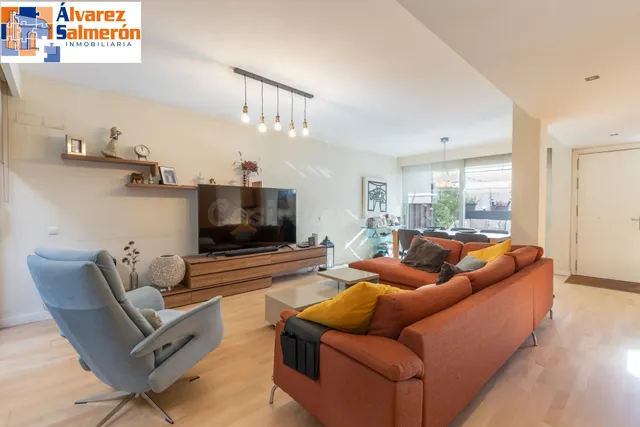 Espacio, confort y calidad: magnífica vivienda unifamiliar adosada — 2