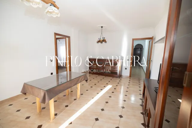 Piso en venta con terraza y ascensor en calle madrid — 24