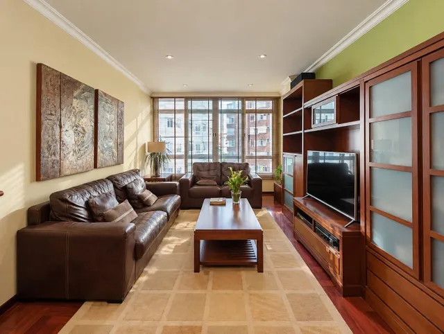 Piso de 4 habitaciones con garaje y 2 trasteros, Vigo. Ref P