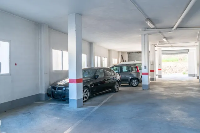 Local con 238m2 en centro de Guejar Sierra — 11