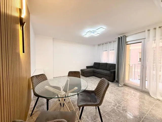 Apartamento reformado de 2 dormitorios en primera línea de Playa del Cura con vistas laterales al mar — 21