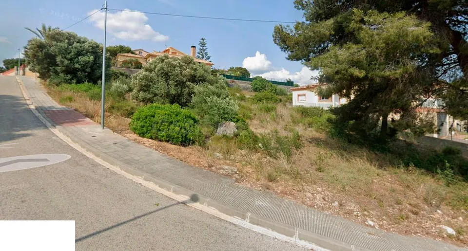 Parcela esquinera urbana en Urbanización Montmar, Calafell