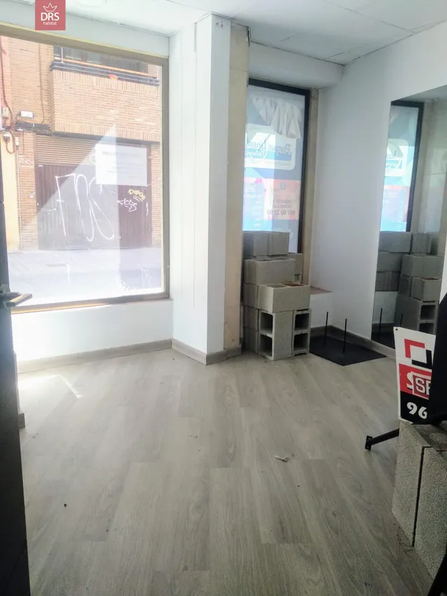 LOCAL COMERCIAL EN CALLE MARQUES DE VILLORES NUM 22 — 3