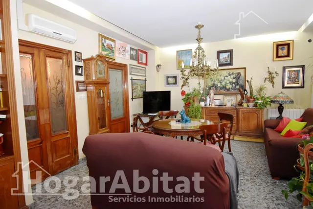 Casa semireformada con garaje y dos terrazas, en el centro — 7