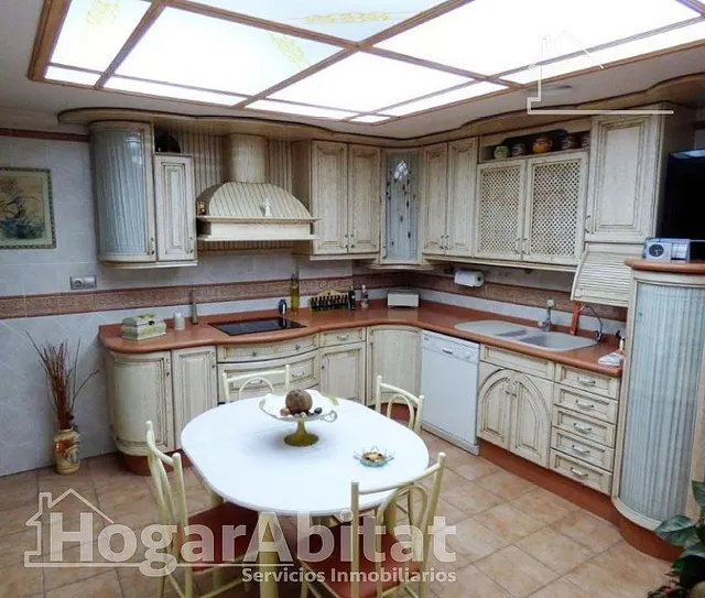 ¡CASA ESPECTACULAR! AMPLIA Y LUMINOSA CON BALCÓN Y TERRAZA — 14