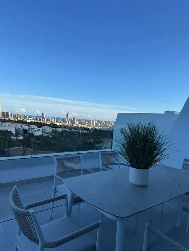Piso con vistas al Mar y zona tranquila de 2 dormitorios - foto 5