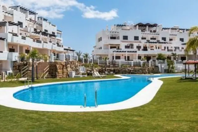 Ático dúplex con impresionantes vistas al mar en Selwo, Este - foto 3
