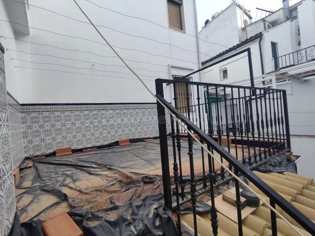 GRAN CASA EN SEMICENTRO EN CABRA - foto 4