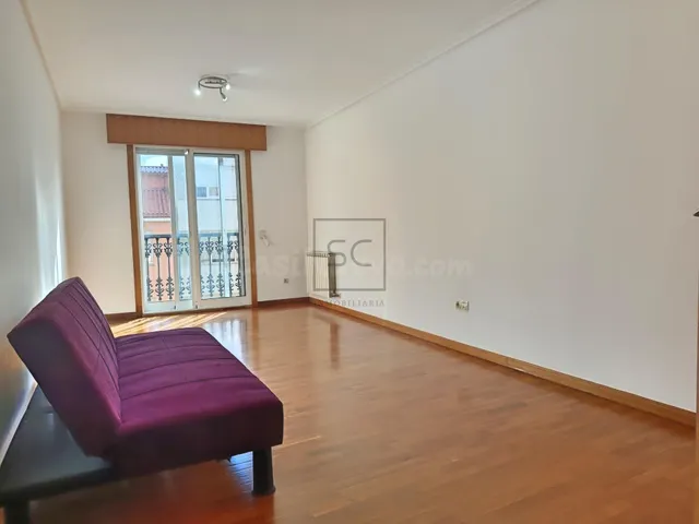Piso con garaje y ascensor en Narón - foto 4