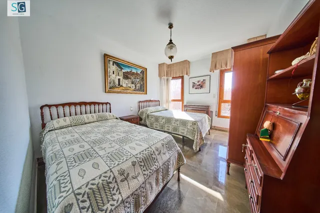 Residencia exclusiva en Paseo del Salón con vistas despejadas — 14