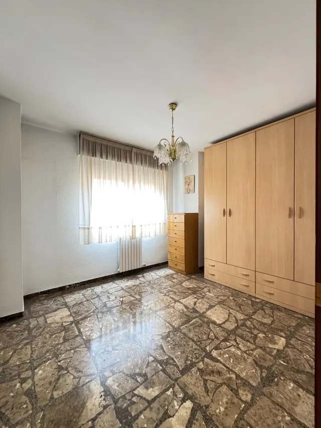Amplio y Moderno Piso en Avd. Navarra, Zaragoza — 30