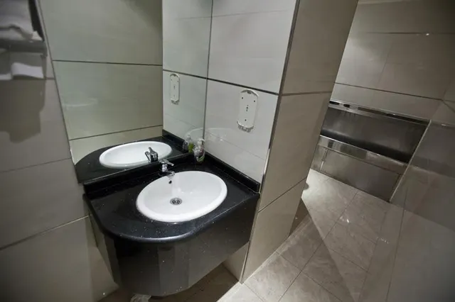 Pub en pleno funcionamiento en venta en Quintanar del Rey. — 38