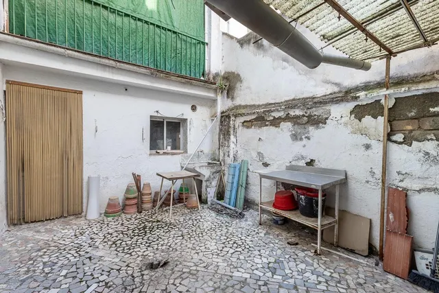 Local adaptado a vivienda en el Zaidin. — 13