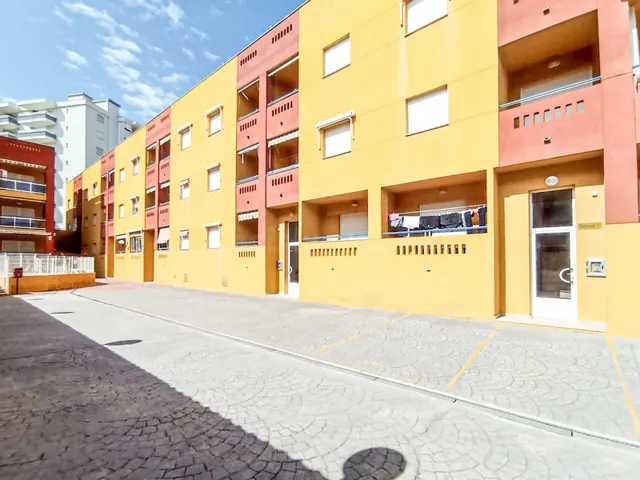 Planta baja con piscina y parking en primera linea de playa  - foto 2