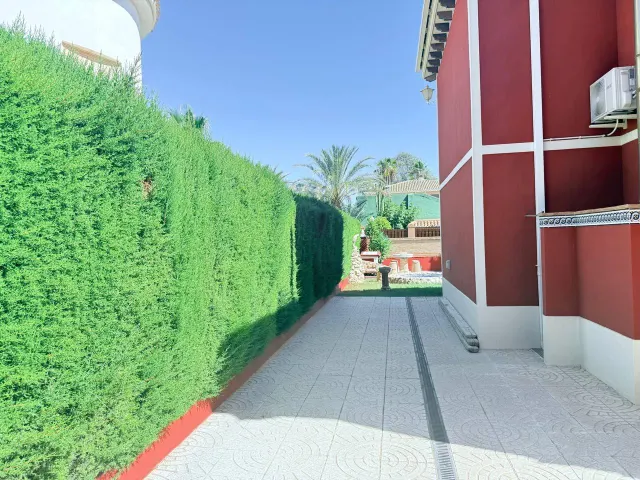 Espectacular chalet en Dehesa de Campoamor con piscina privada a 5 minutos andandoa la playa. — 34