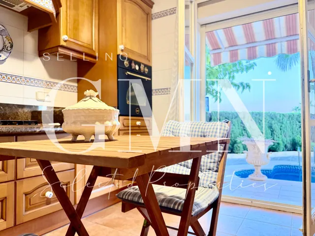 Un pequeño palacete con vistas al mar mediterráneo en Finestrat — 35