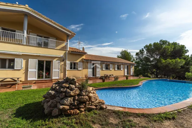 Villa mediterránea con encanto y gran potencial de revaloriz - foto 2
