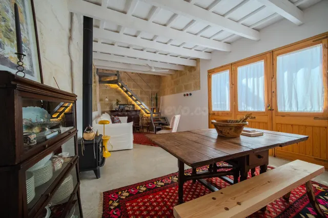 Encantadora casa de pueblo con terraza privada en el corazón - foto 2