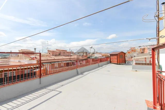 ÁTICO EXCLUSIVO Y ESQUINERO EN PLENO CENTRO, CON GRAN TERRAZ - foto 2