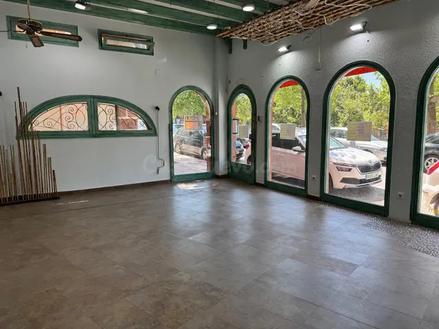Oportunidad única de local comercial en Roses, a solo 2 minu - foto 5