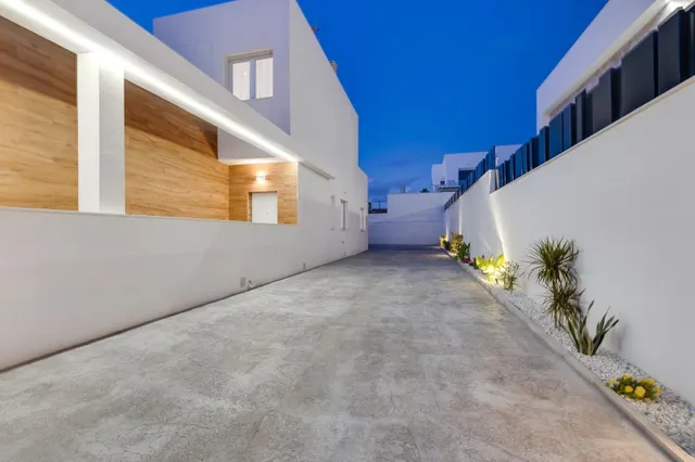 Villa moderna de 3 dormitorios con piscina privada en Aguas Nuevas, Torrevieja — 8