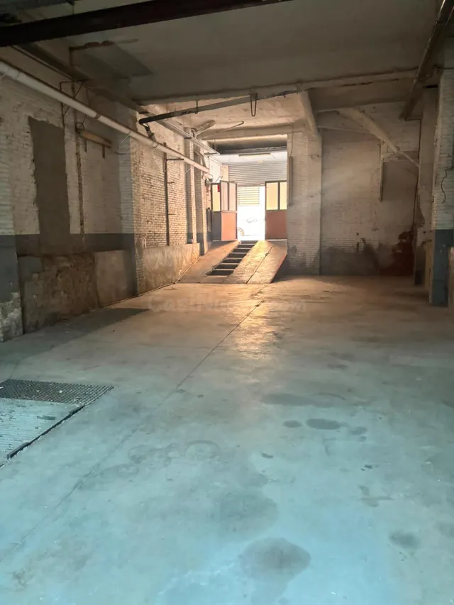 Amplio local comercial de 204 m2 con acceso para vehículos e - foto 2