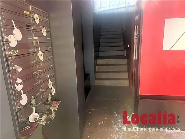 Moderno edificio en el centro de Torrelavega - foto 5