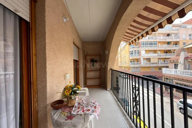Estupendo apartamento con amplia terraza y piscina comunitaria, idoneo como vacacional, rodeado de todos los servicios — 2