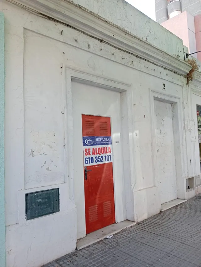 Local comercial situado en la mejor zona comercial de la Avenida principal de Cadiz — 2